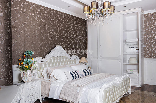 平开门衣柜怎么样？平开门衣柜的优缺点有哪些？