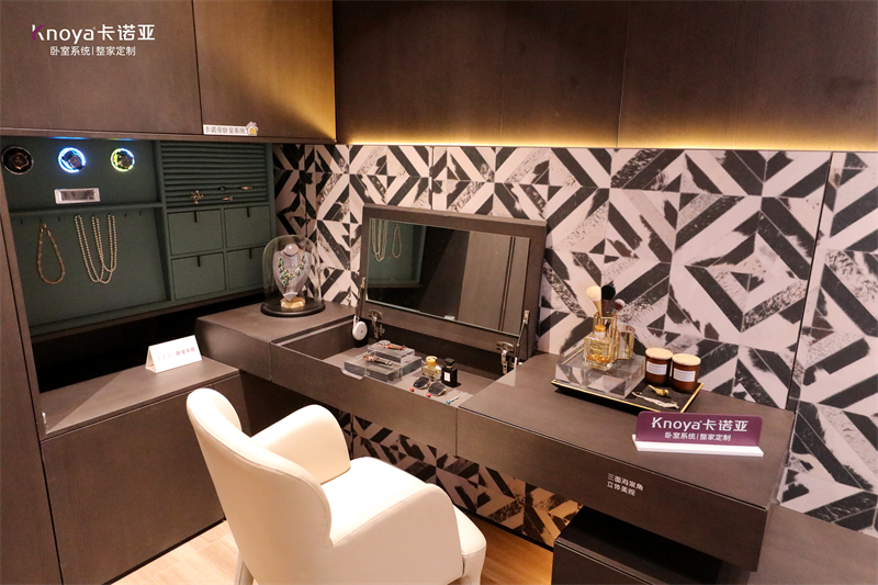 91视频污版下载卧室系统重磅亮相广州建博会